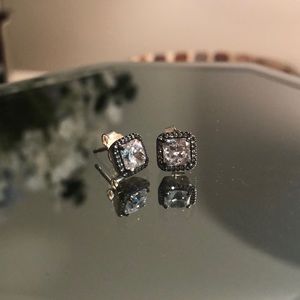 Pandora Studs